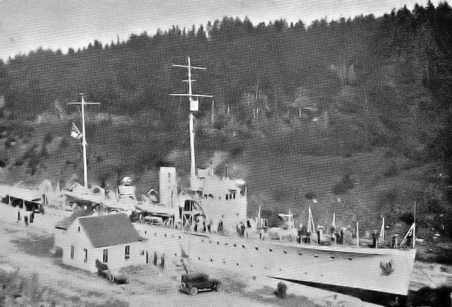 HMS Scarborough transiting Canadian canal